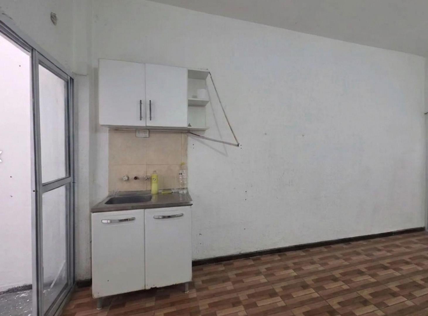 Foto de Venta Dpto. Monoambiente c/ Patio en P. Chacabuco, imagen 2