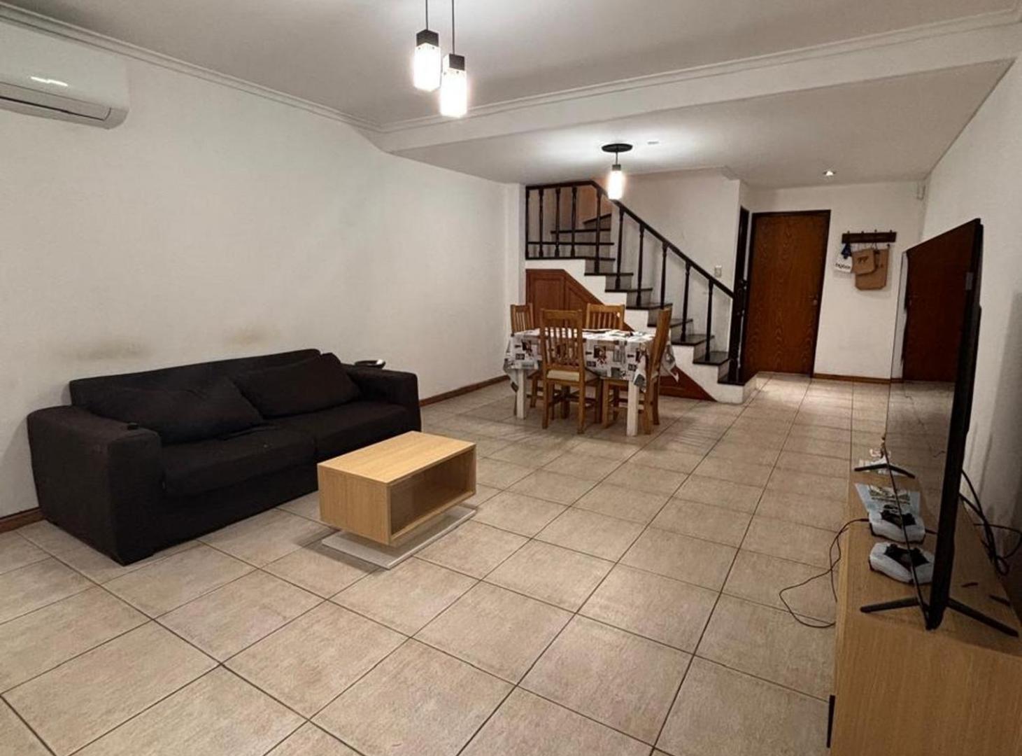 Foto de VENTA TRIPLEX 5 AMB. J. INGENIEROS 5900/CARAPACHAY, imagen 3