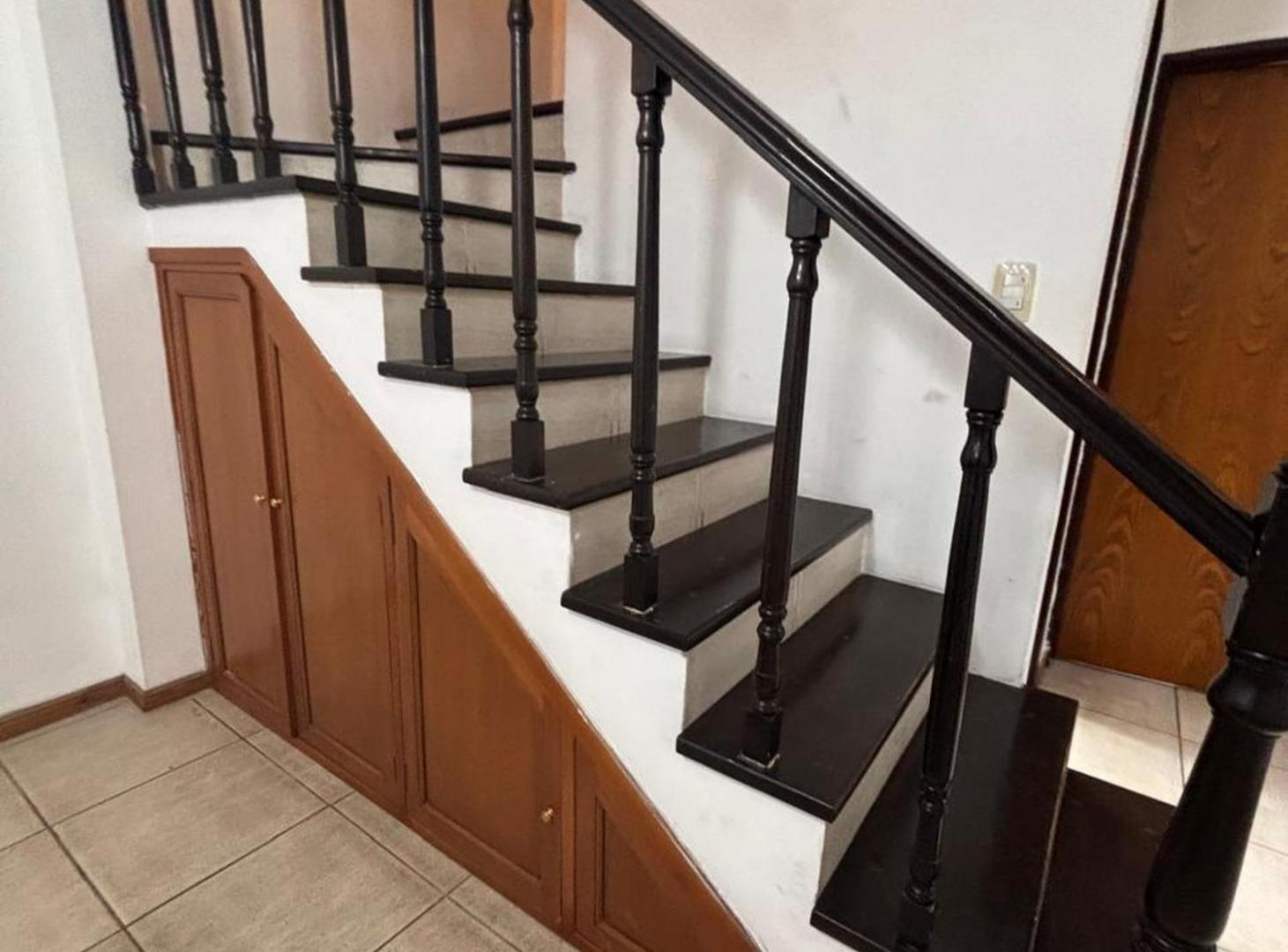 Foto de VENTA TRIPLEX 5 AMB. J. INGENIEROS 5900/CARAPACHAY, imagen 2