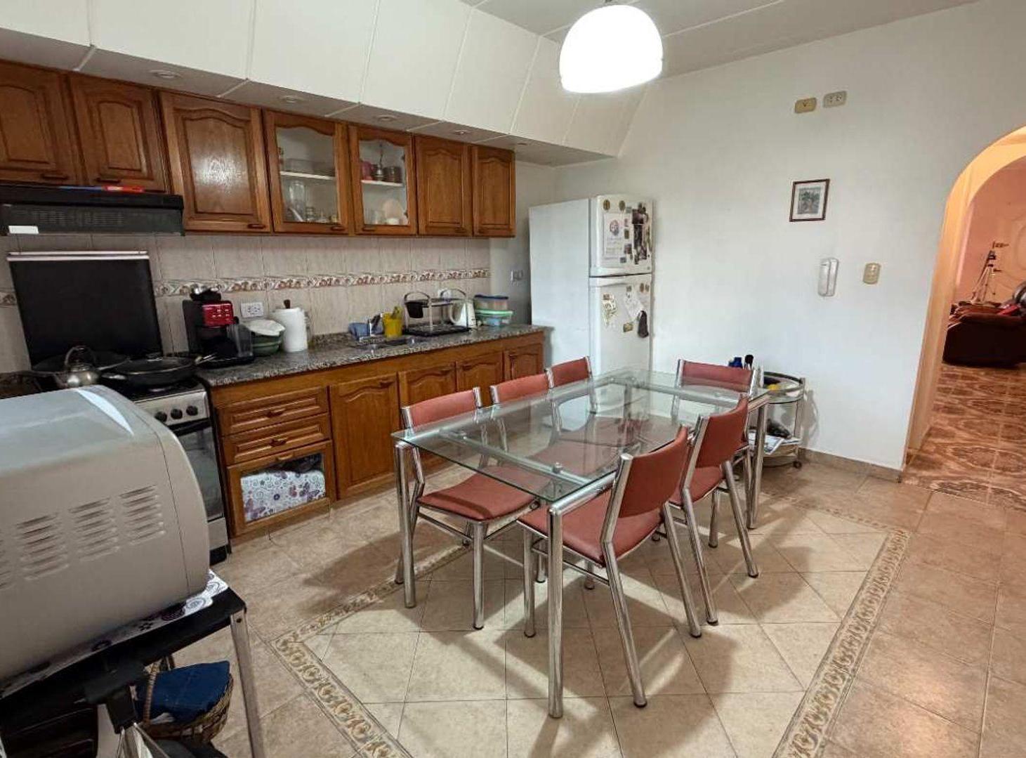 Foto de TRIPLEX 4 AMB - JARDIN, PARRILLA, COCHERA - HAEDO, imagen 4