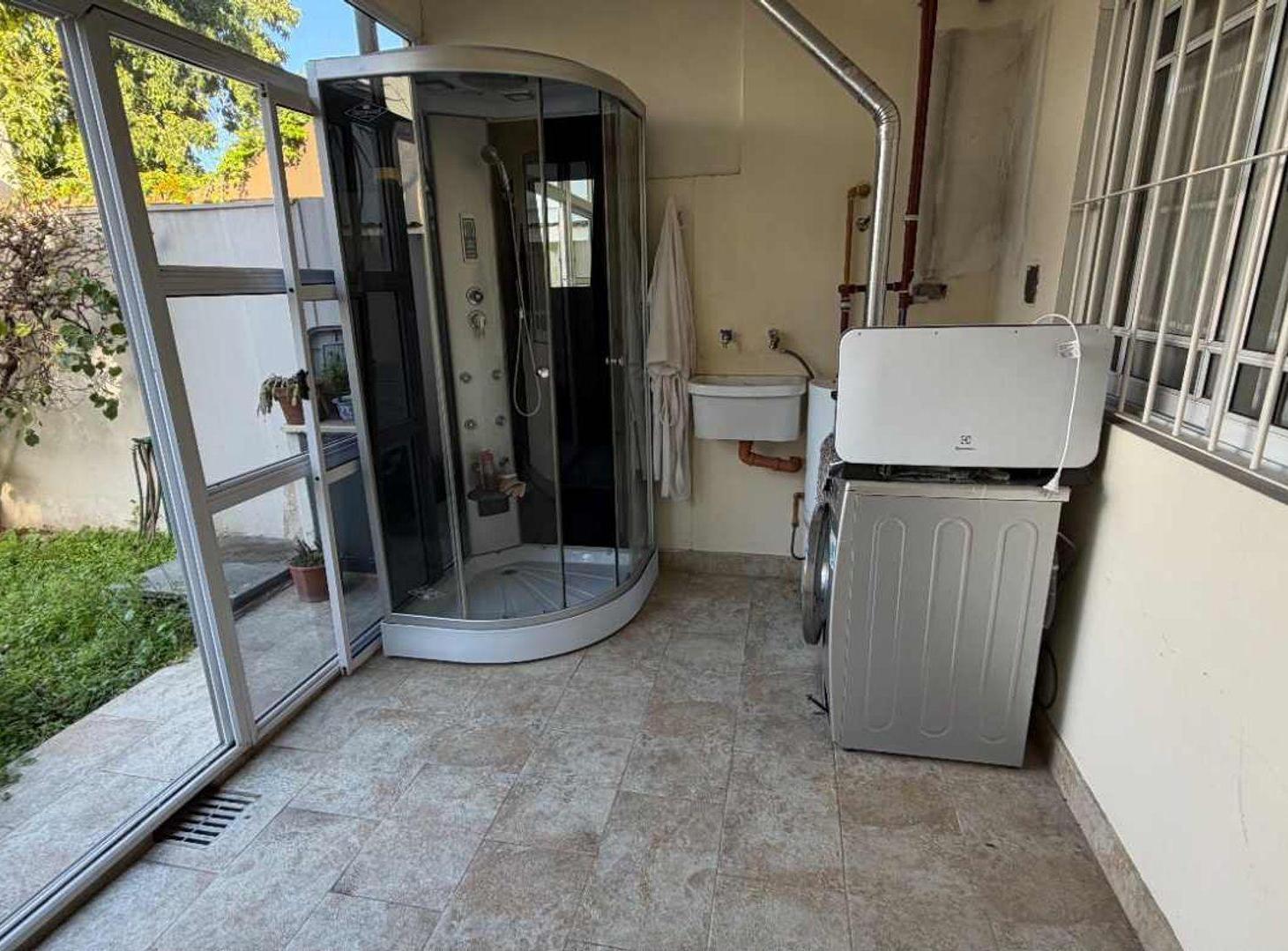 Foto de TRIPLEX 4 AMB - JARDIN, PARRILLA, COCHERA - HAEDO, imagen 5