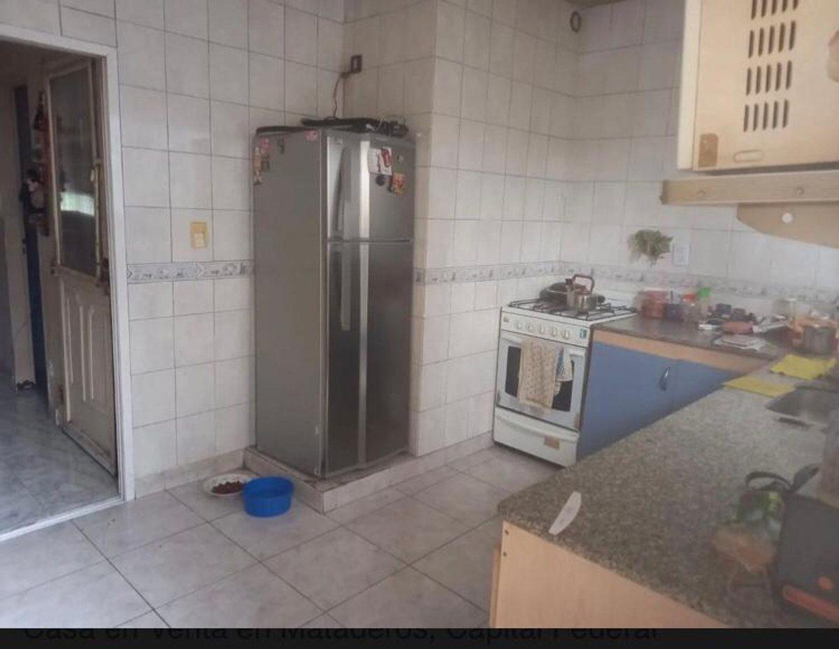 Foto de CASA PH - USO COMERCIAL y/o VIVIENDAS - MATADEROS, imagen 1
