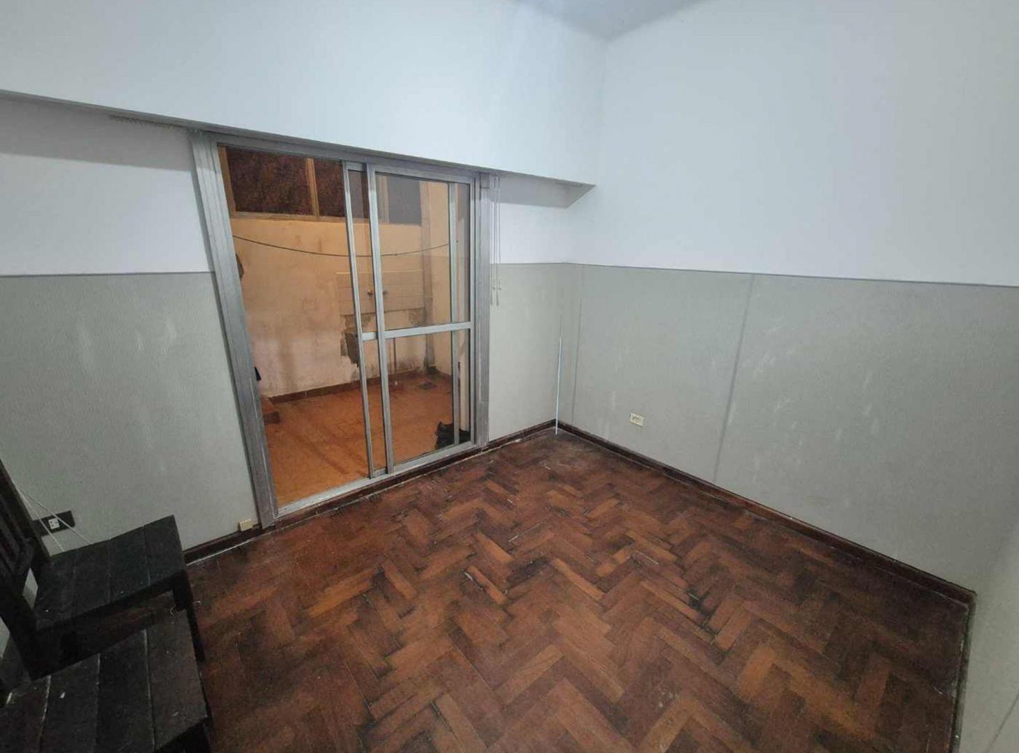 Foto de Venta PH tres ambientes Liniers sin expensas, imagen 3