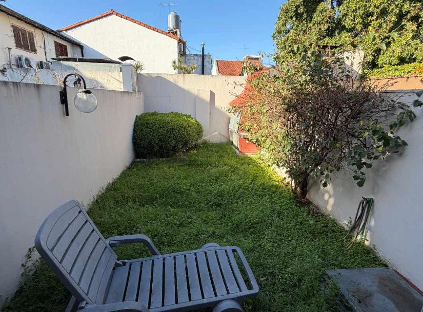 Foto de TRIPLEX 4 AMBIENTES CON JARDIN - APTO CREDITO, imagen 3