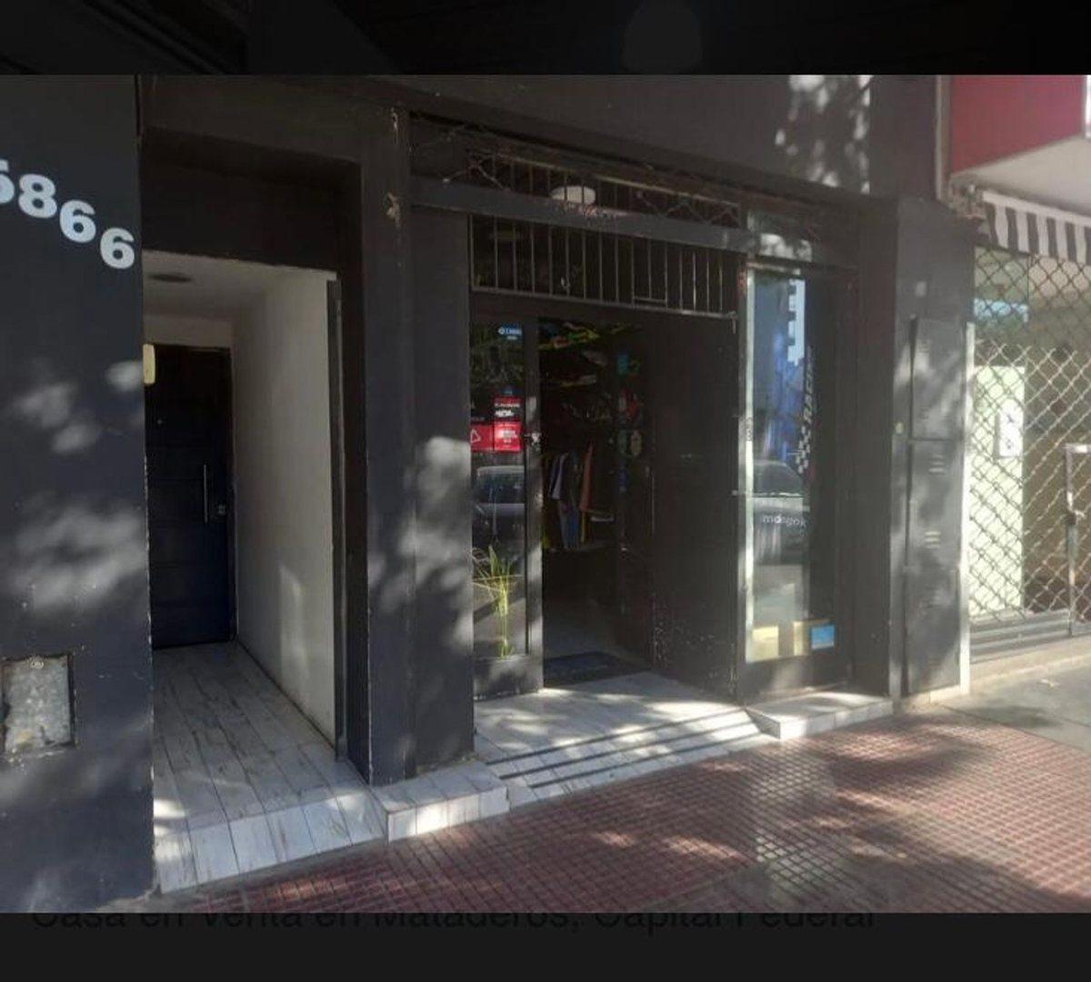 Foto de LOCAL Y 2 PH USO COMERCIAL/VIVIENDA - MATADEROS, imagen 2