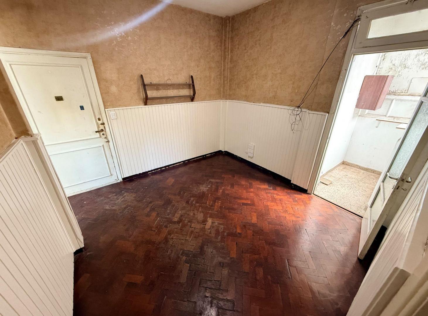 Foto de DEPARTAMENTO 2 AMB 1* PISO ESCALERA CHACARITA, imagen 2