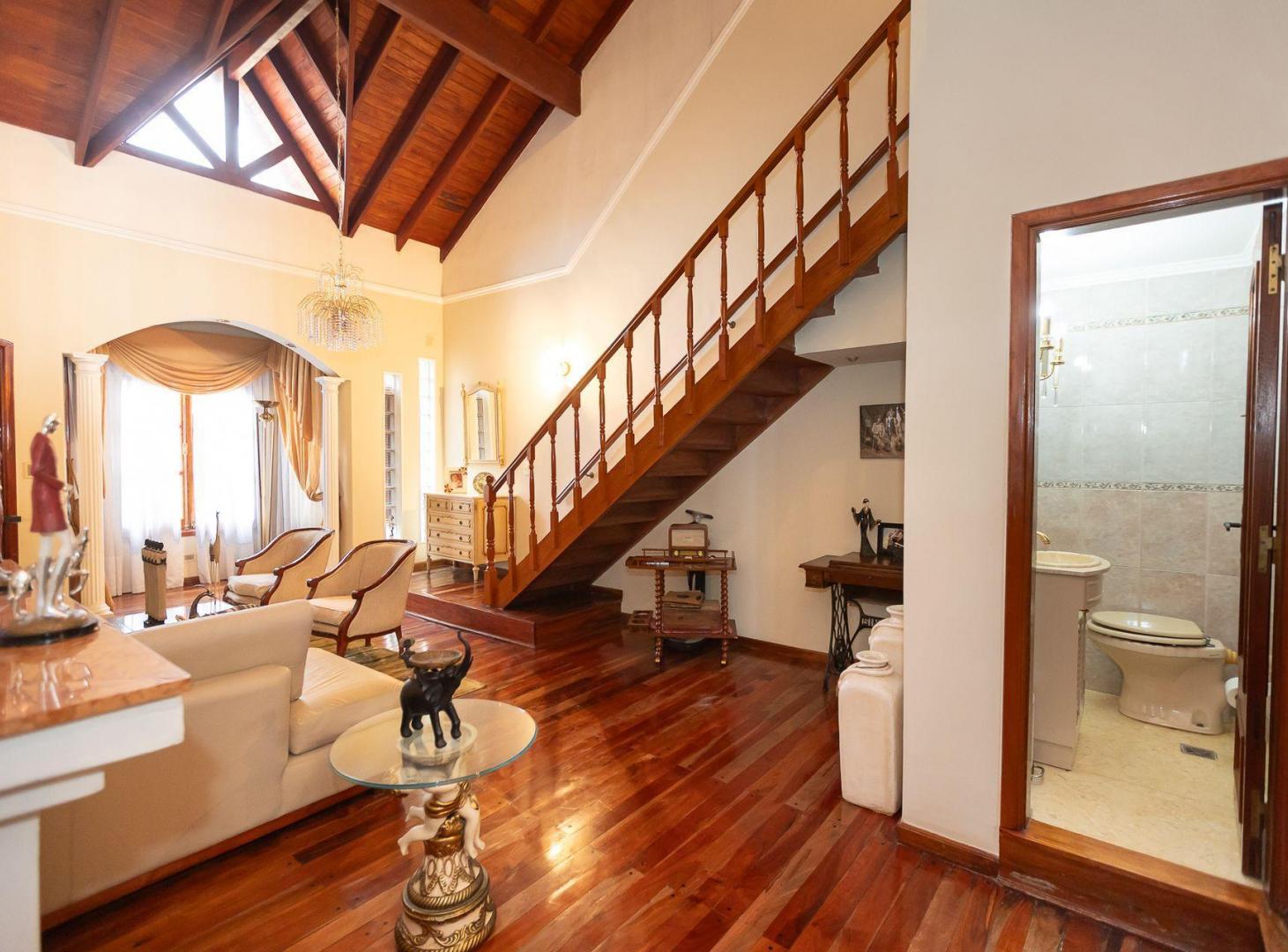 Foto de VENTA CASA 5amb EN MATADEROS/NAON C/PATIO Y PILETA, imagen 3