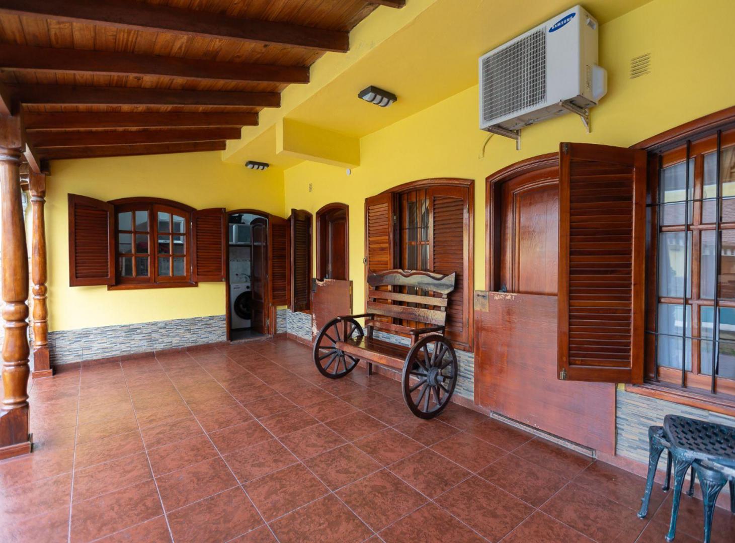 Foto de VENTA CASA 5amb EN MATADEROS/NAON C/PATIO Y PILETA, imagen 5