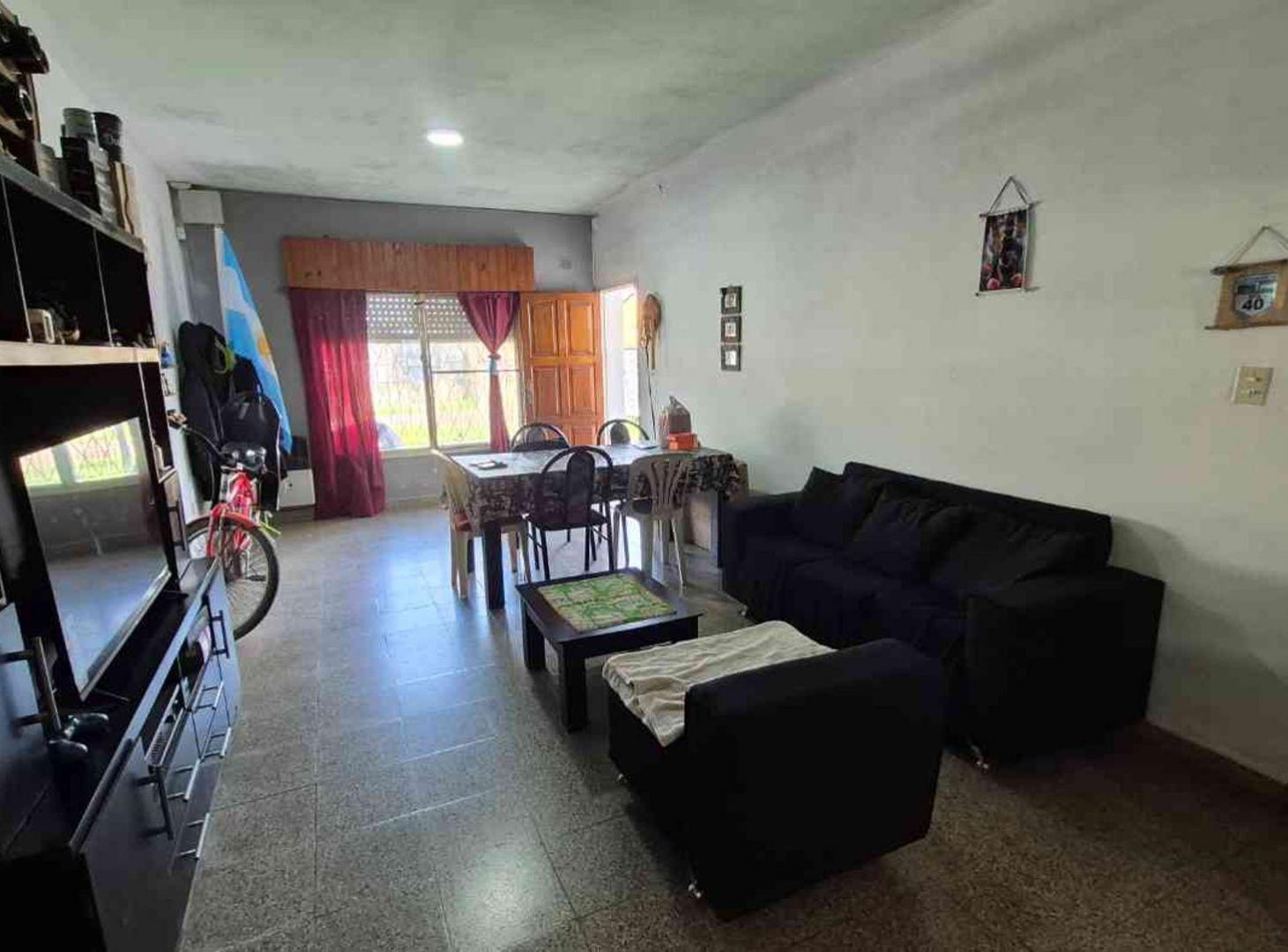 Foto de VENTA CASA 5 AMB MORENO V CUARTEL- GARAGE Y PILETA, imagen 3
