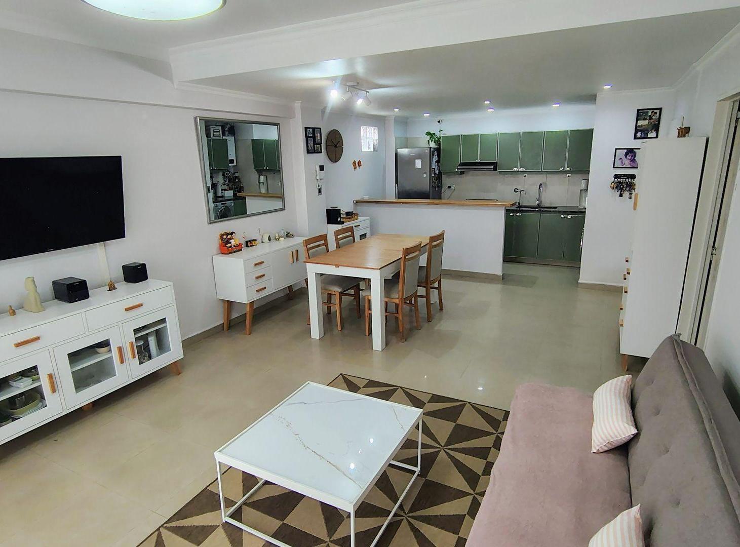 Foto de VENTA 2 AMB BALCON AL FRENTE 74m2 VILLA DEL PARQUE, imagen 1
