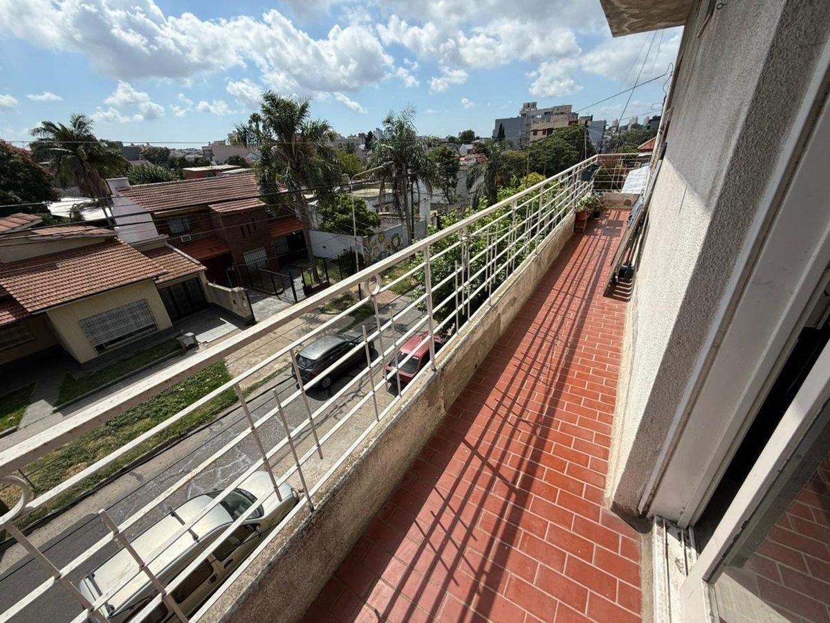 Foto de VENTA AMPLIO DPTO 3 AMB. TAPIALES C/BALCÓN CORRIDO, imagen 1