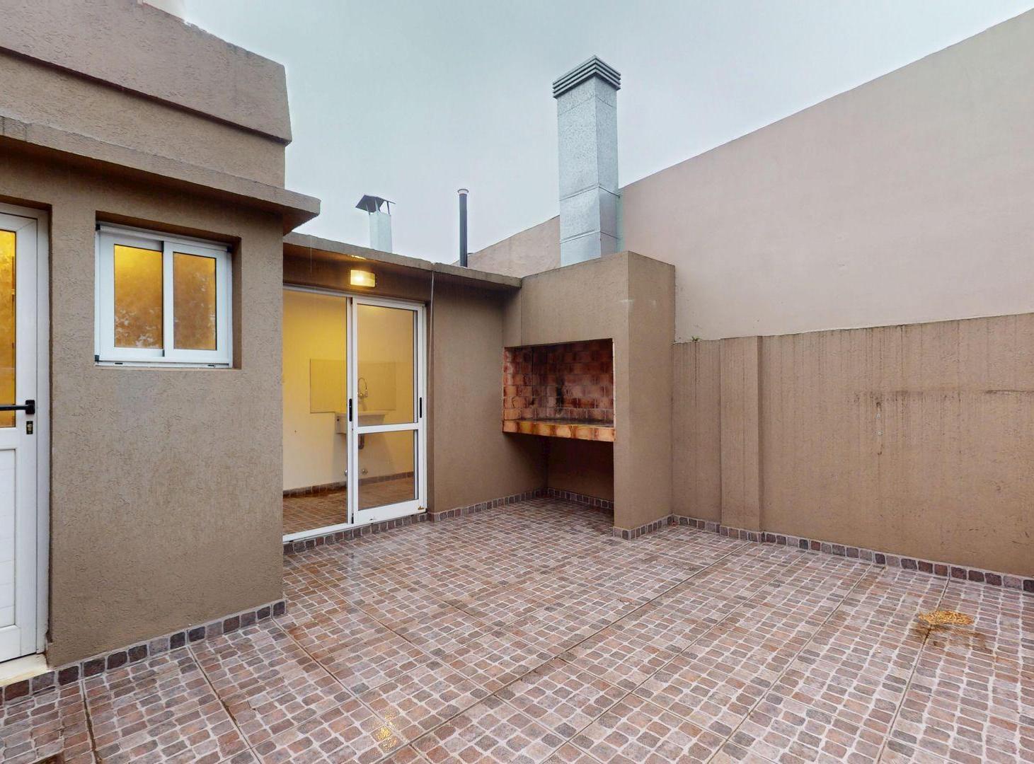 Foto de PH de 3 Ambientes en VENTA en BANFIELD con PATIO, imagen 1