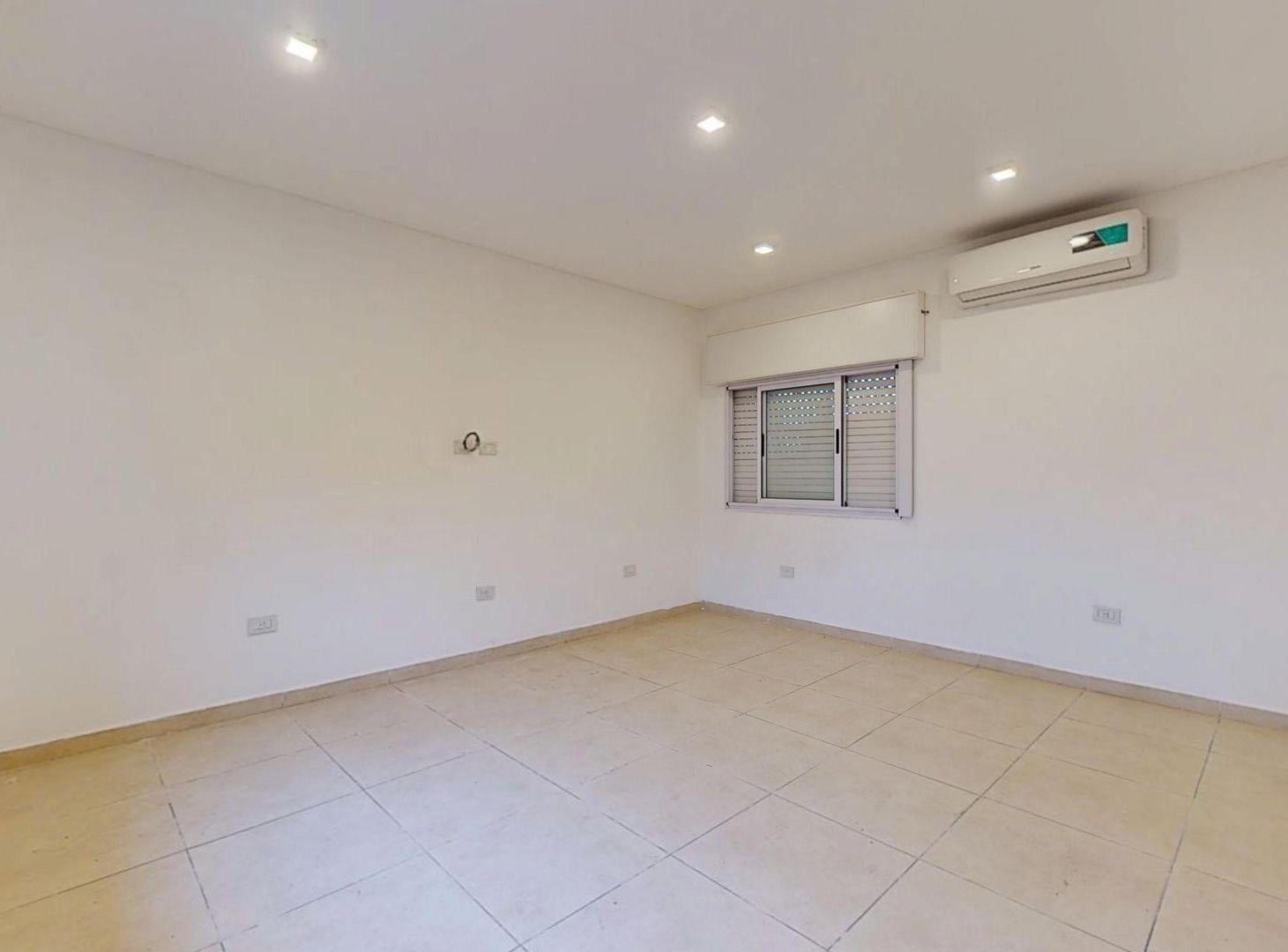 Foto de PH de 3 Ambientes en VENTA en BANFIELD con PATIO, imagen 2