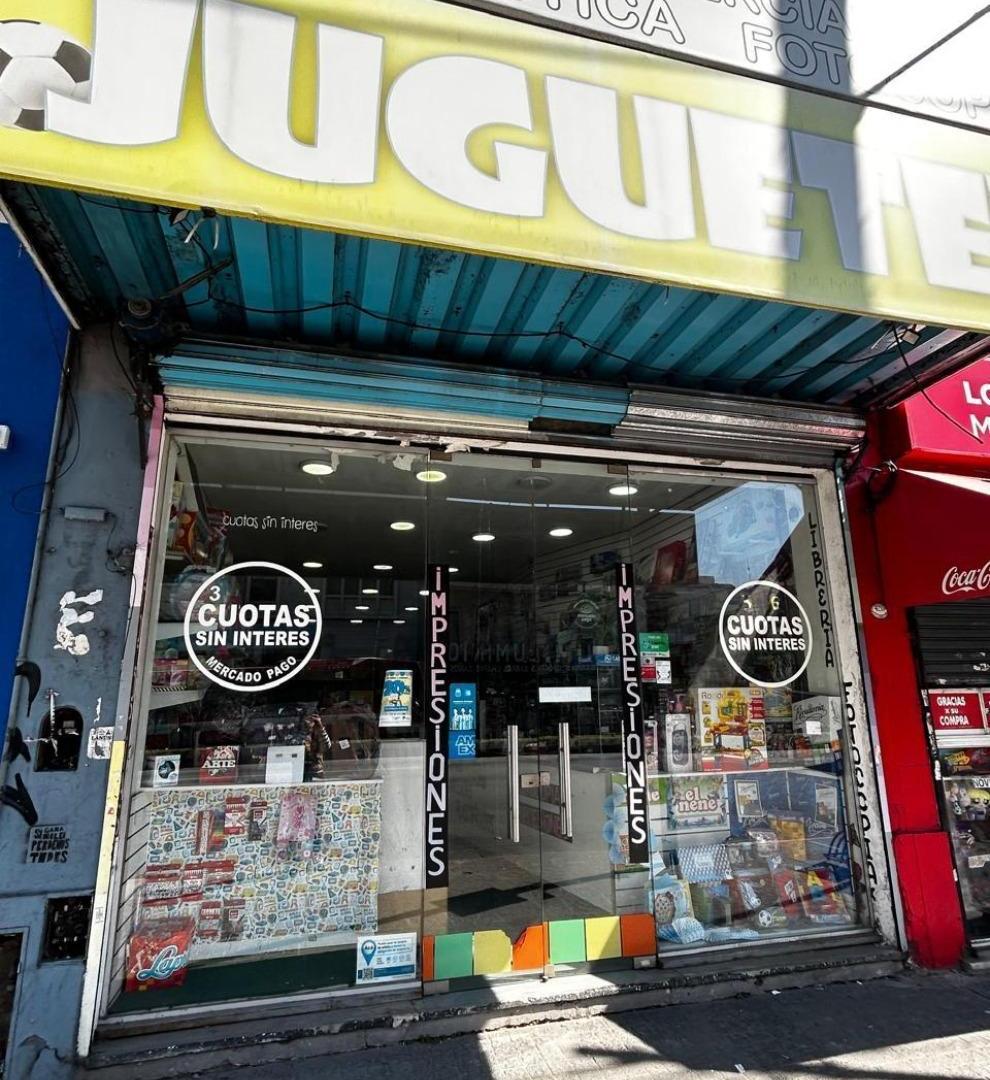 Foto de Excelente local ubicado sobre la Av. Hipolito Yrigoyen. Amplio frente, imagen 1