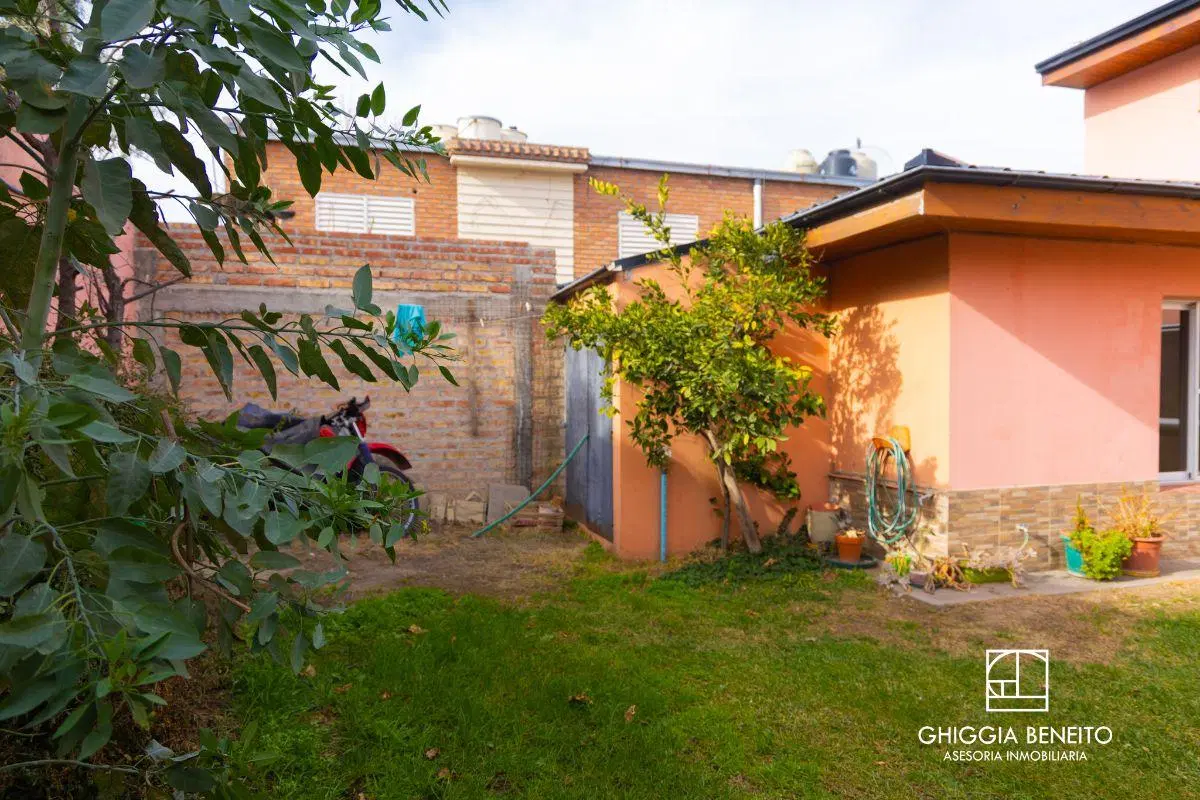 Casa 3 dorm /Estudio VENTA en Roca 1565 Barrio Cumelen 3