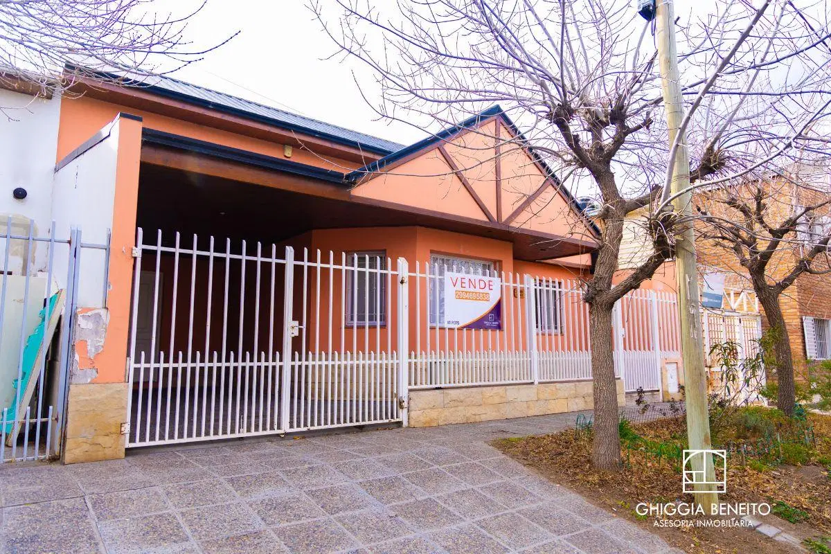 Casa 3 dorm /Estudio VENTA en Roca 1565 Barrio Cumelen 8