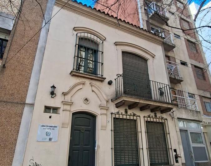 Departamento único al frente en Planta Alta por escalera propia 1
