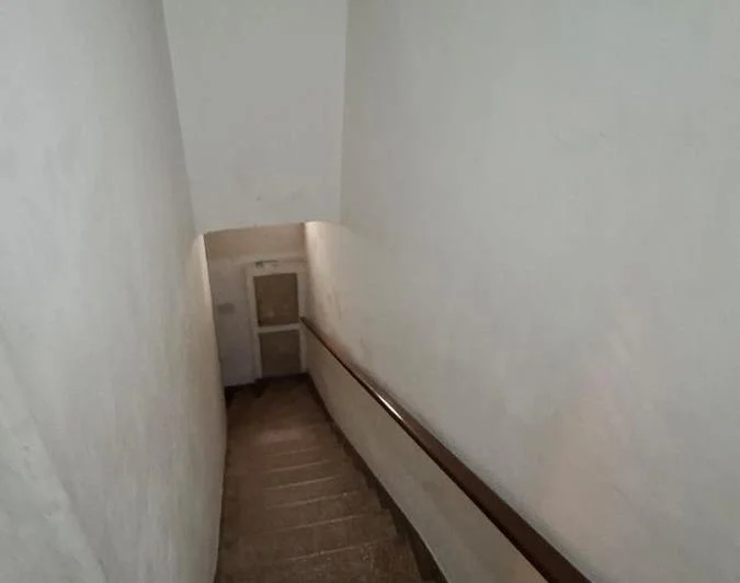 Departamento único al frente en Planta Alta por escalera propia 5