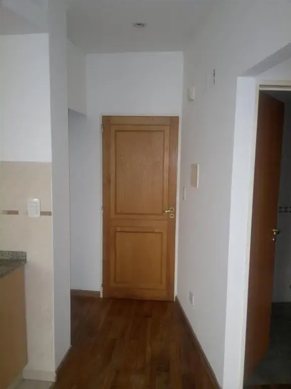 Departamento en edificio circular muy amplio de un dormitorio 3