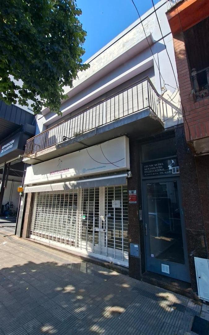 Local al frente en Planta Alta por escalera propia