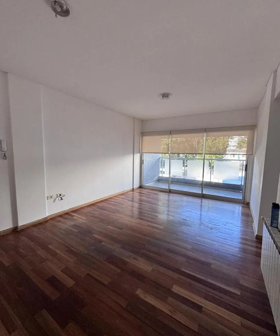 48 e/ 19 y 20 Nº1234 Piso 1 Depto D 2