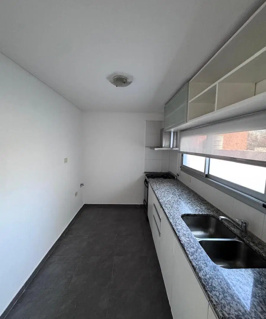 48 e/ 19 y 20 Nº1234 Piso 1 Depto D 5