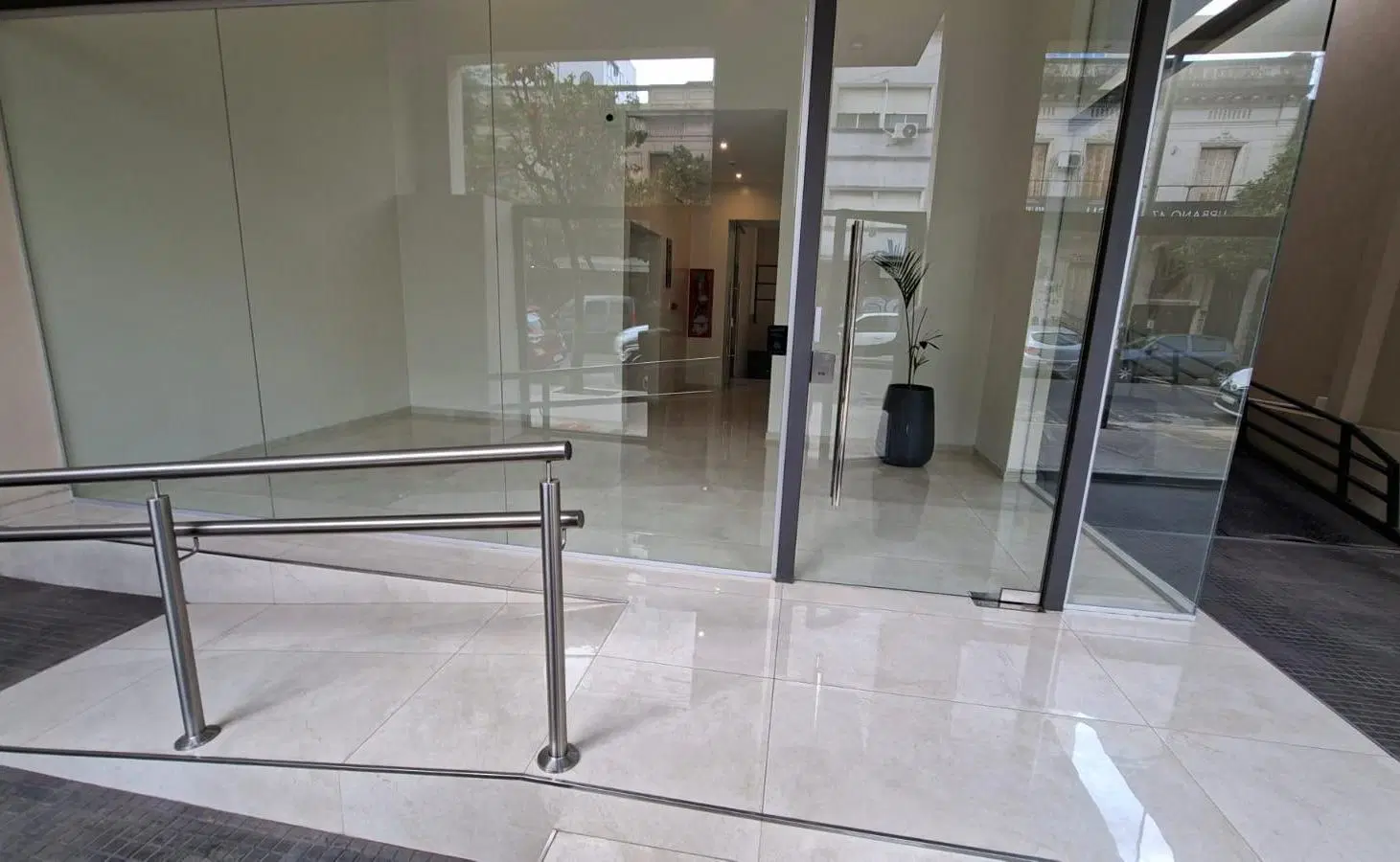 Piso en edificio Rodericus de categoria de 3 dormitorios y cochera 3