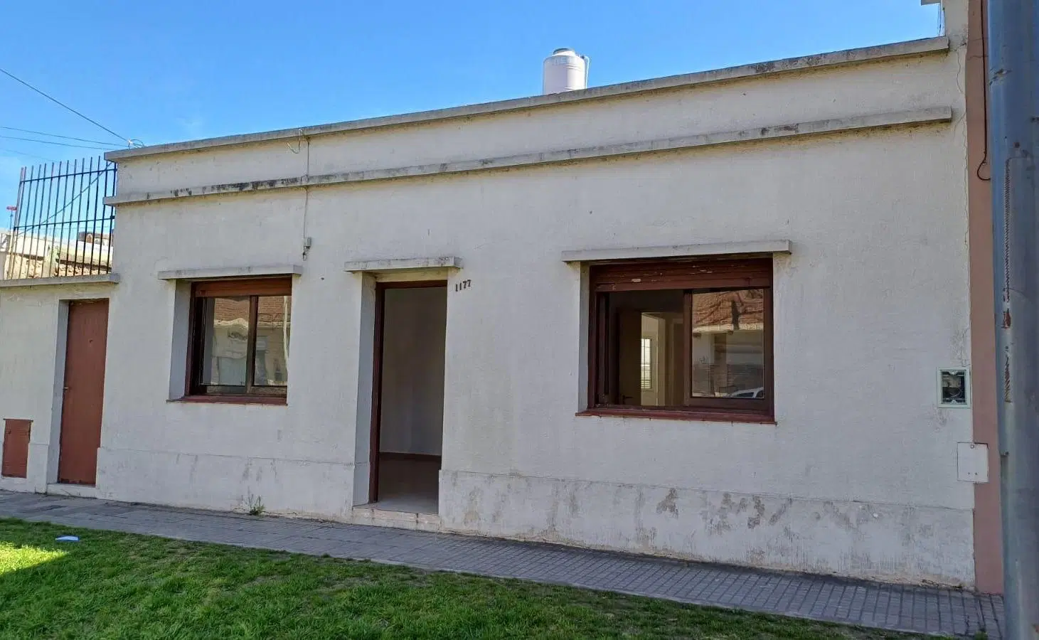 Casa de 2 dormitorios con patio en lote de 10x10 8