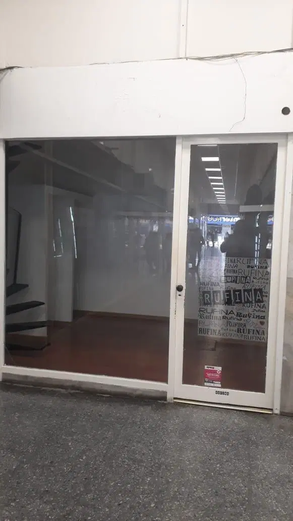 Local en Microcentro en galería sobre calle comercial 12 3