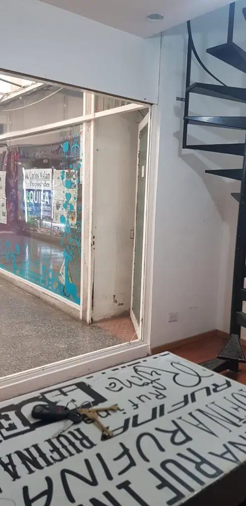 Local en Microcentro en galería sobre calle comercial 12 2