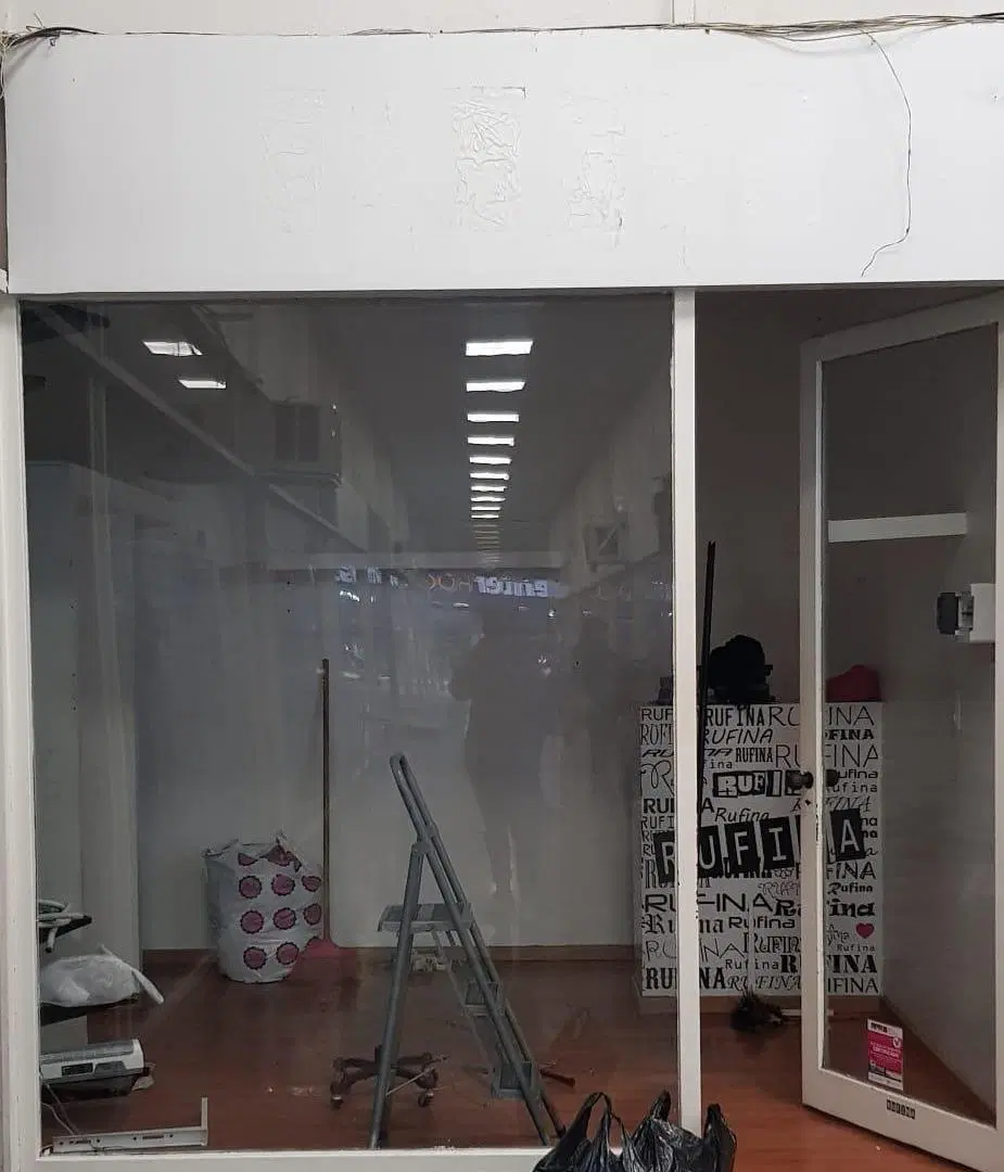Local en Microcentro en galería sobre calle comercial 12 4