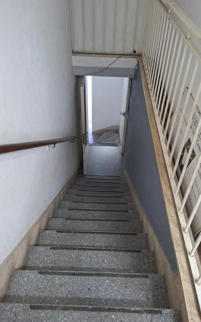 Foto de Local al frente en Planta Alta por escalera propia, imagen 2