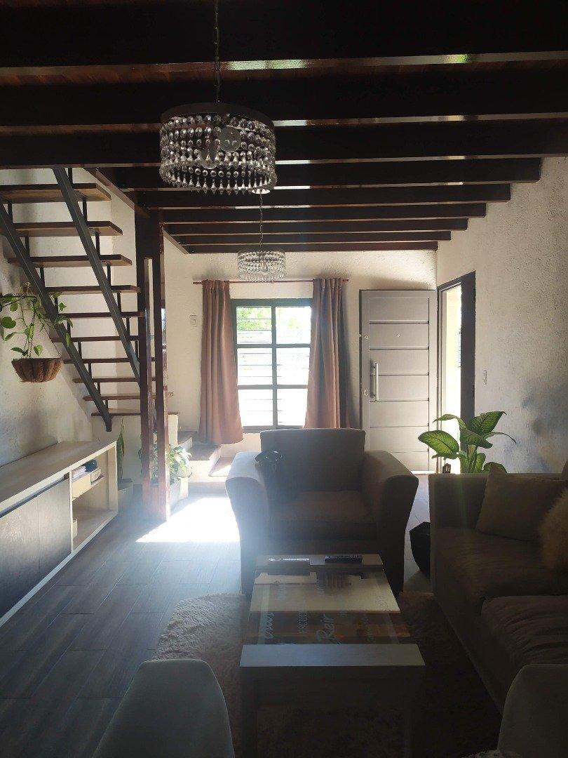 Casa en Tanti. Amplio Quincho, Pileta. 3
