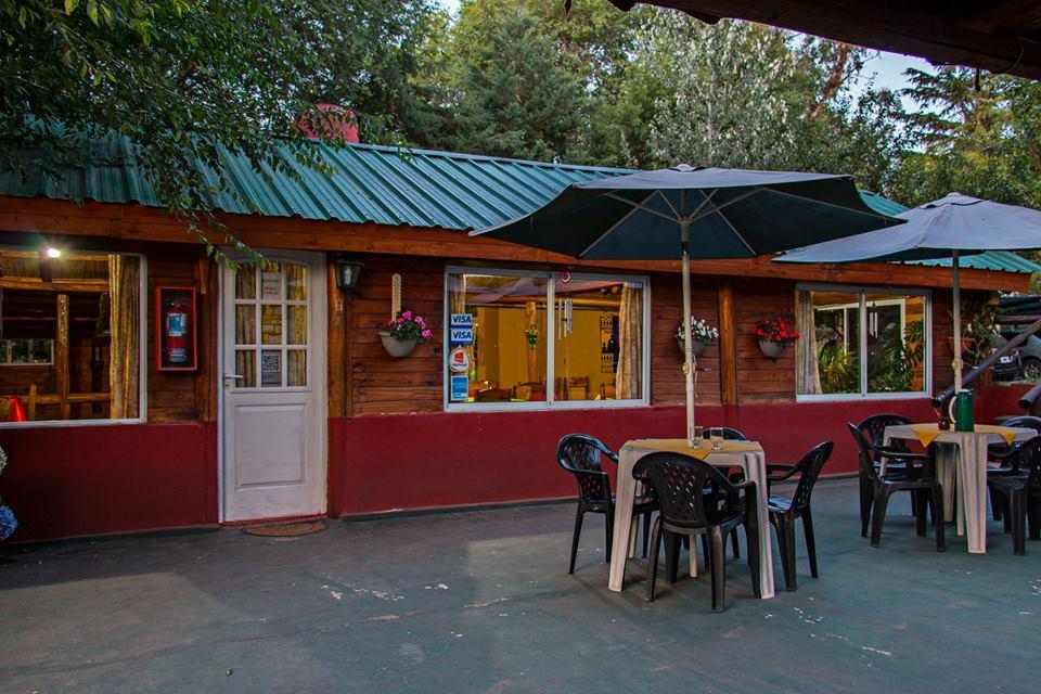 Complejo de Diez Cabañas. Villa Parque Siquiman. 1
