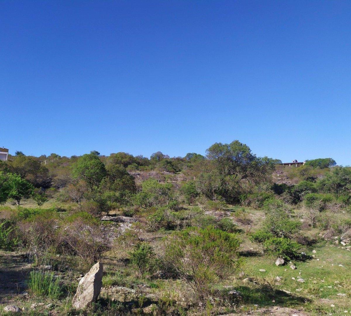 Terreno de 500 m². Luz y Agua. Va. Flor Serrana. Tanti 3