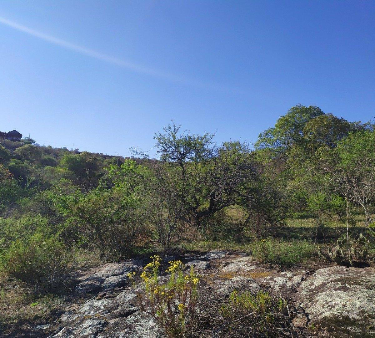 Terreno de 500 m². Luz y Agua. Va. Flor Serrana. Tanti 4