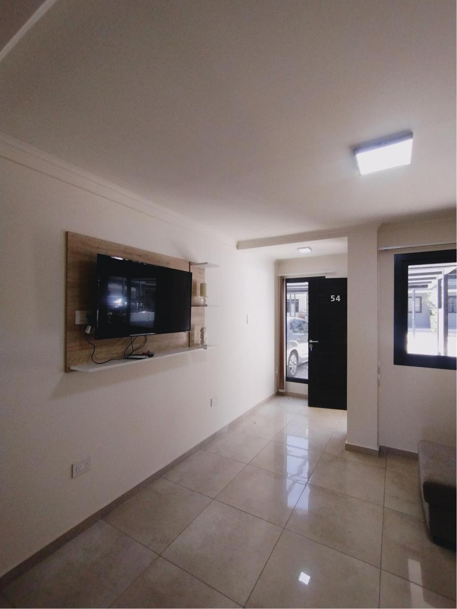 Triplex en B° Va. Dominguez a m del Lago. 3 Dorm. 3 Baños. Cochera 4