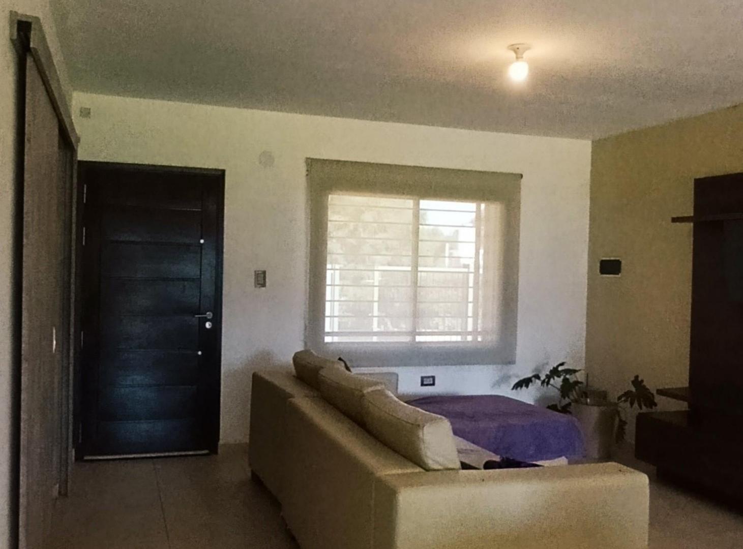 Foto de Casa moderna con parque en venta. Tanti, a mts de R.28, imagen 4