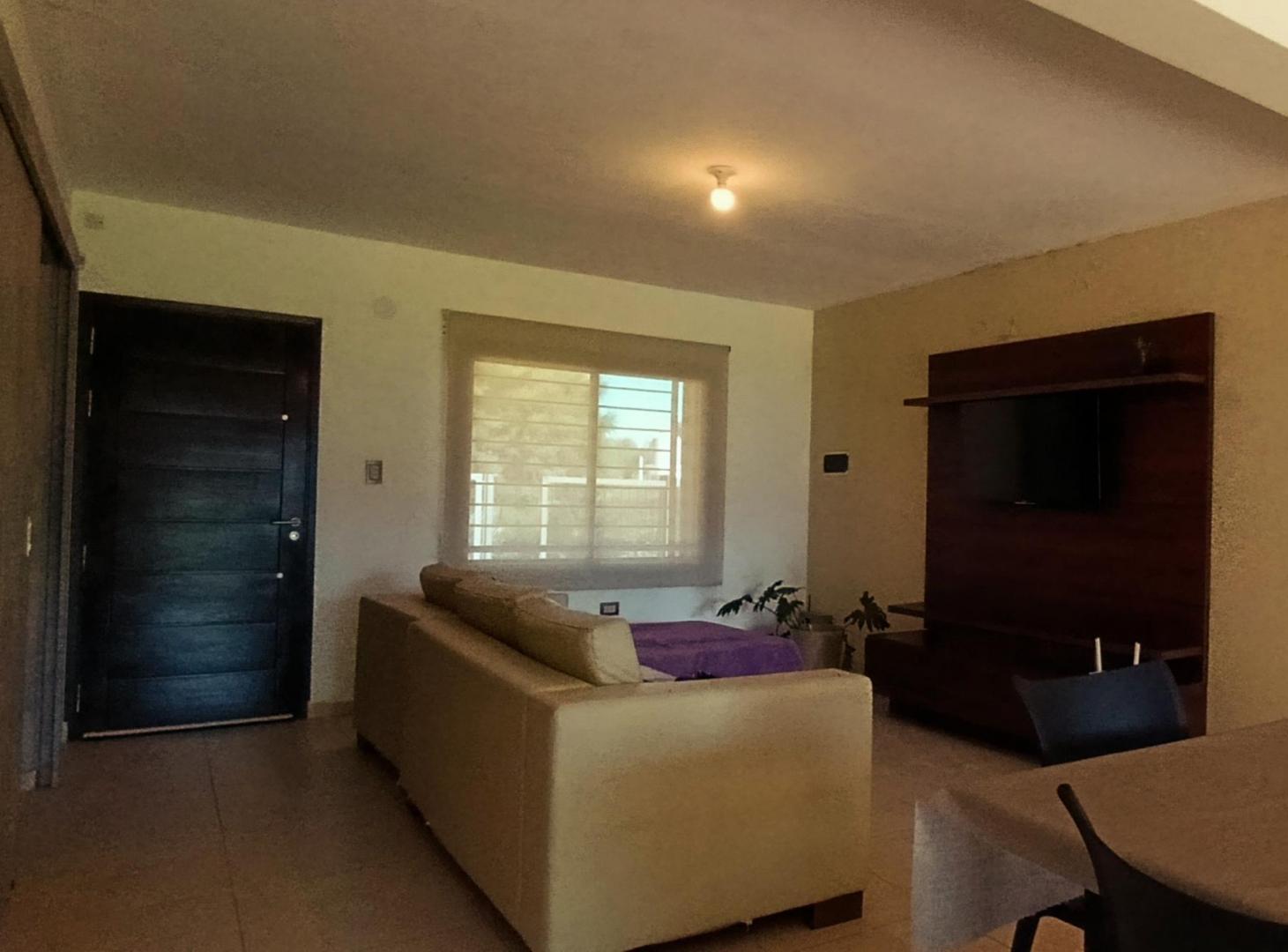 Foto de Casa moderna con parque en venta. Tanti, a mts de R.28, imagen 3