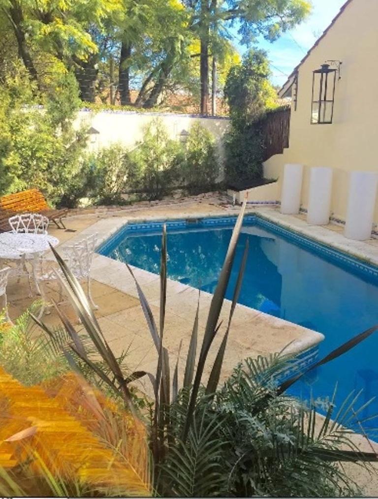 Impecable Casa de Categoria en Barrio Las Carreras 5