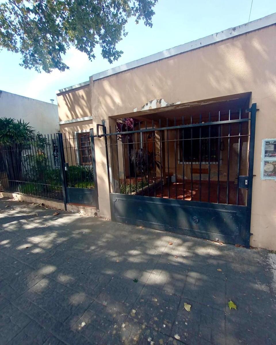 CASA EN LOTE PROPIO DE 4 AMBIENTES PRÓXIMA A AV. CENTENARIO