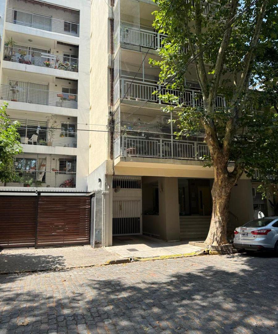 Hermoso semipiso, vista abierta a jardines, 3 dorm + dep, coch, baulera y balcon corrido