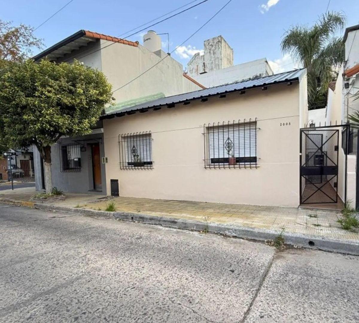 RESERVADO - Casa en lote propio, próximo a estación, 8 de la Av, 3 ambientes, patio