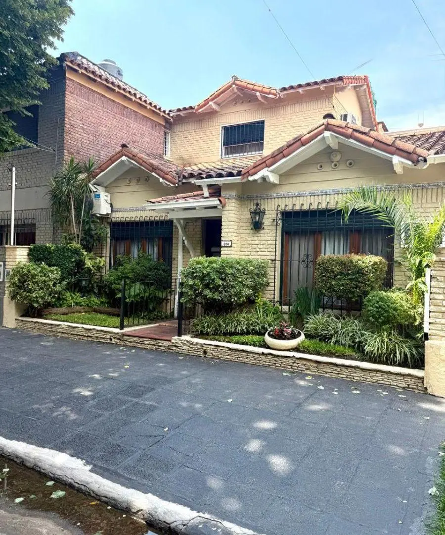 IMPECABLE CASA, A METROS DEL HIPODROMO, 3 dorm (2 en P.B.), 2 BAÑOS, PATIO Y TERRAZA 4