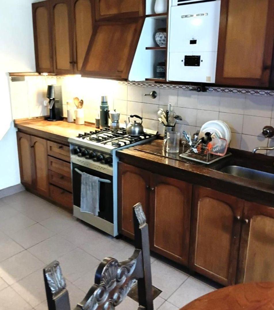 Foto de Casa de seis ambientes ideal para dos familias o reciclar., imagen 5