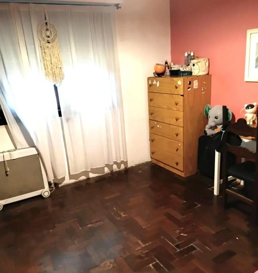 Casa de seis ambientes ideal para dos familias o reciclar. 3