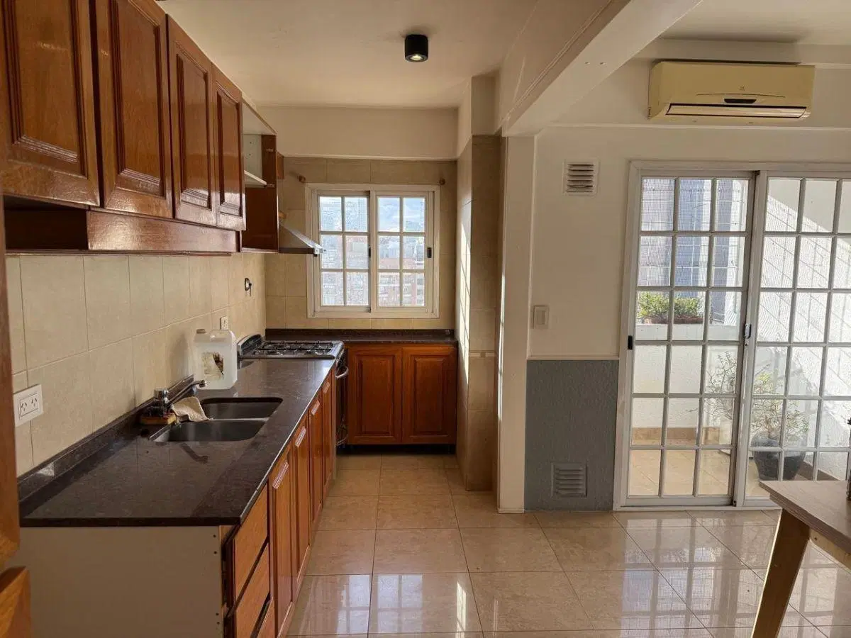 RESERVADO - Departamento, Excelente Ubicacion, 3 Ambientes + Dependencia, Cochera y Seguridad 24 Hs 2