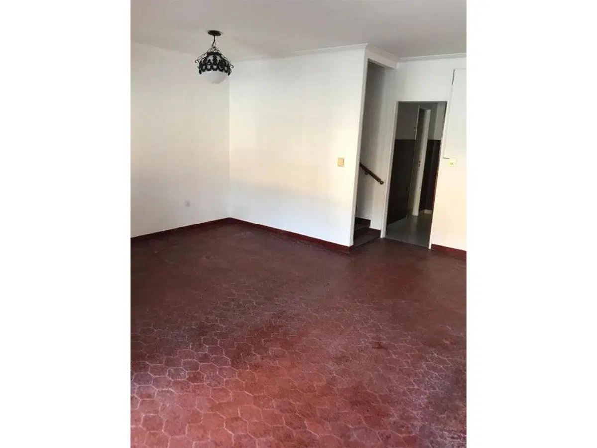 OPORTUNIDAD! DUPLEX LOTE 5 X 30, 3 DORMITORIOS (UNO EN P.B.), 2 BAÑOS, COCHERA 3