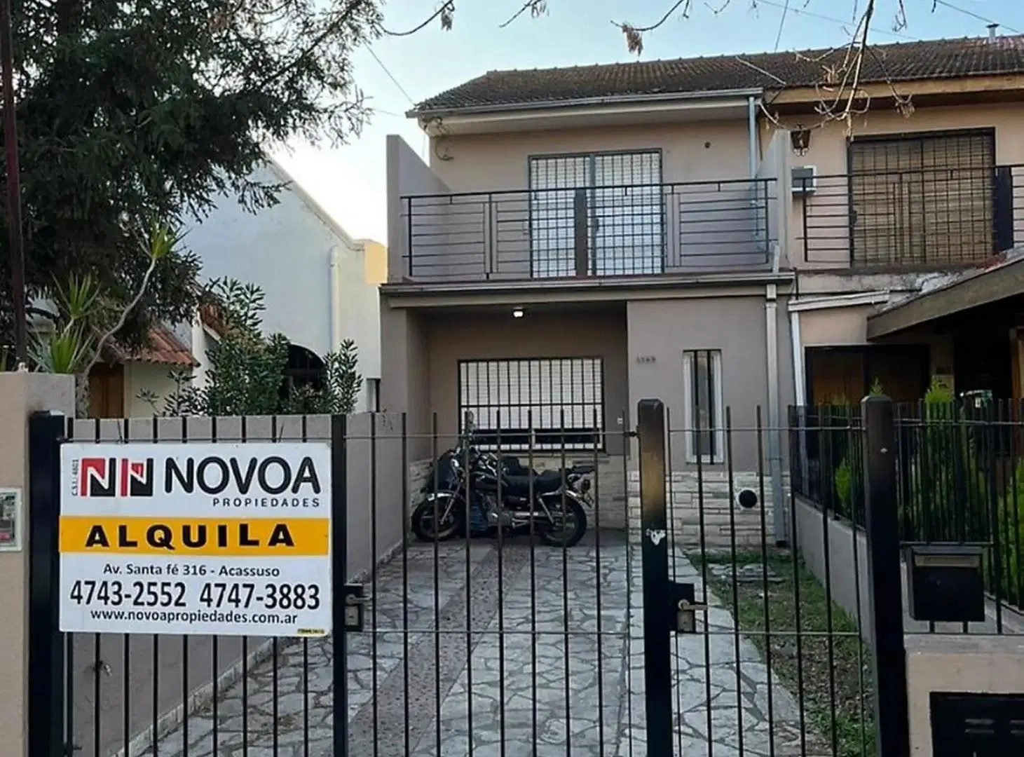 EXCELENTE DUPLEX, 4 AM , CON BALCON Y GRAN JARDIN CON PARRILLA , A 4 DE LA PALZA DE MARTINEZ !! 1