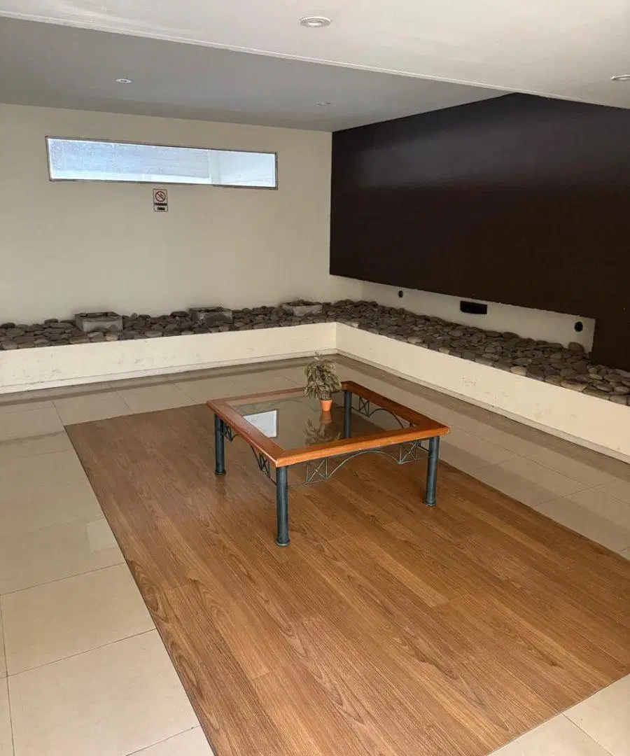 Excelente depto a metros del centro comercial y estacion, 3 amb, toil, baño, balcon aterrazado, coch 3